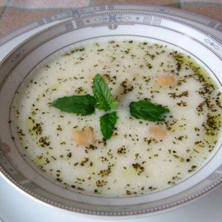 As Besin Yemek Tarifleri - Yoğurtlu Topalak Çorbası